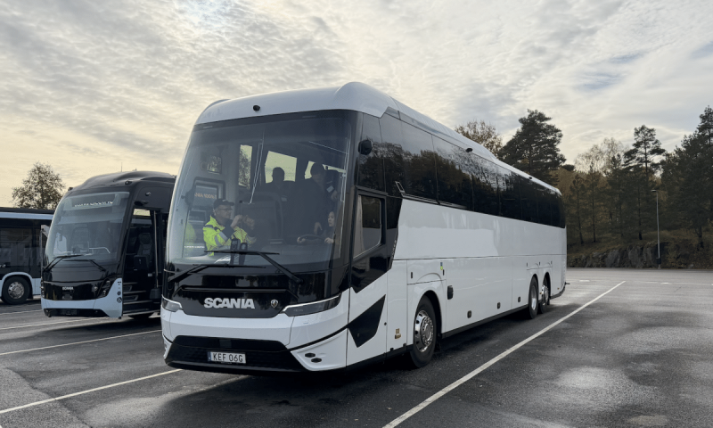 Scania showcases new Touring coach (also BEV), electric powertrains up to 400 kW and in-house battery production