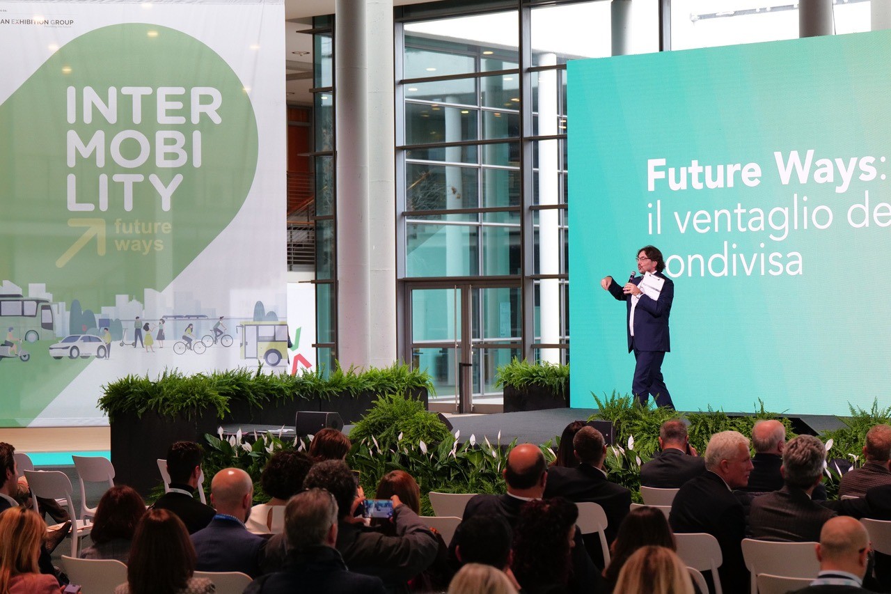 Лектор и публика на конференцията Future Ways на IBE 2024